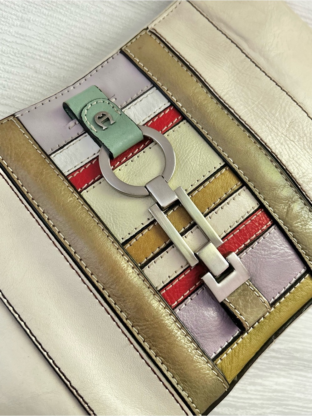 Vintage Etienne Aigner Cream Shoulder Bag - Hard to find. - Picture 2 of 11